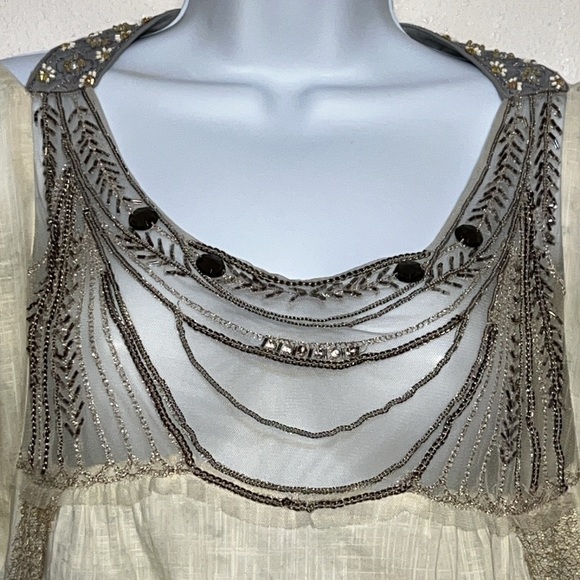 Elegant Cream and Gray Women's Top - Picture 3 of 16